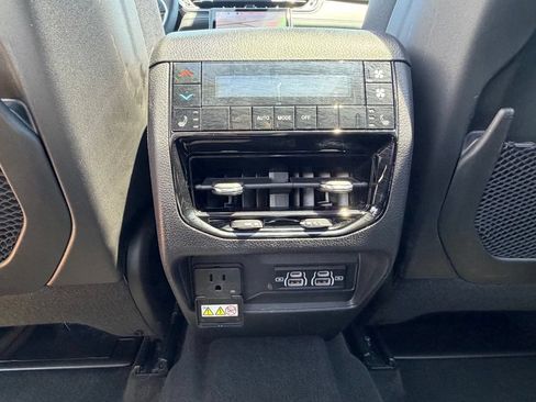 Certified 2024 Jeep Grand Cherokee L Limited w/ Luxury Tech Group II AWD/4WD image 36