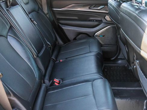 Used 2023 Jeep Grand Cherokee Overland AWD/4WD image 11