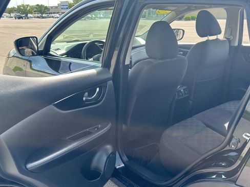 Used 2017 Nissan Rogue Sport SV AWD/4WD image 30