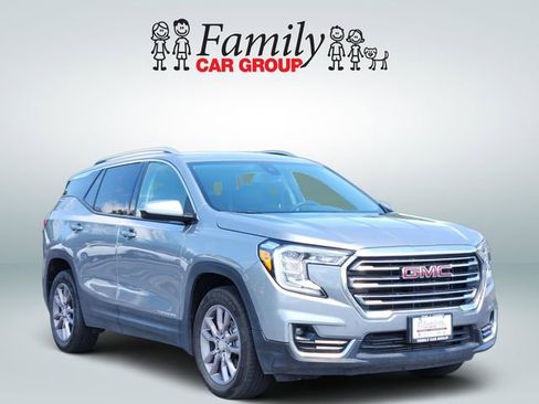 Used 2024 GMC Terrain SLT AWD/4WD image 2
