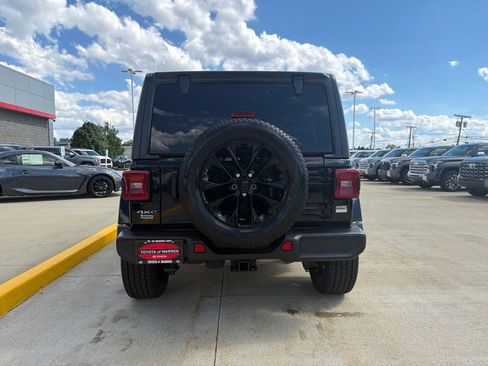 Used 2021 Jeep Wrangler Unlimited Sahara w/ Cold Weather Group AWD/4WD image 6