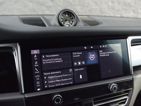Certified 2022 Porsche Macan S AWD/4WD image 23