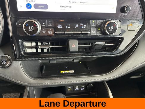 Used 2023 Toyota Highlander XSE FWD image 16