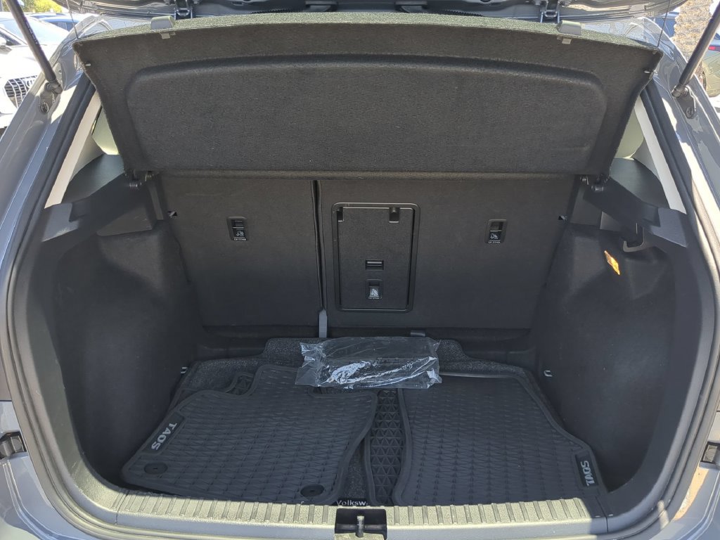 Certified 2023 Volkswagen Taos SE w/ Panoramic Sunroof Package FWD image 11