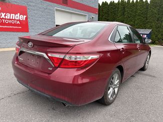Used 2015 Toyota Camry SE w/ Moonroof Package FWD video 3