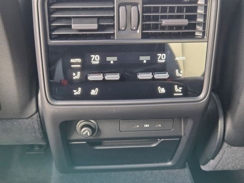 Used 2025 Porsche Cayenne S AWD/4WD image 30