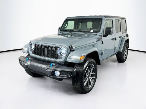 Used 2024 Jeep Wrangler Unlimited w/ Convenience Group AWD/4WD image 3