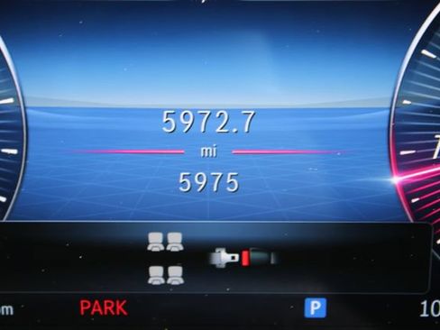 Used 2025 Mercedes-Benz GLS 580 4MATIC image 23
