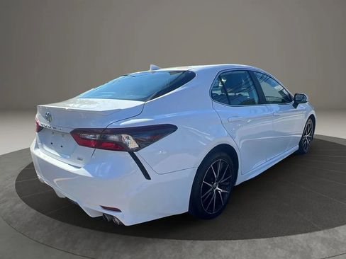 Used 2023 Toyota Camry SE image 5