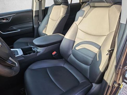 Used 2022 Toyota RAV4 XLE Premium FWD image 16