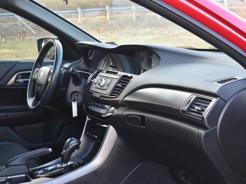 Used 2016 Honda Accord Sport image 16