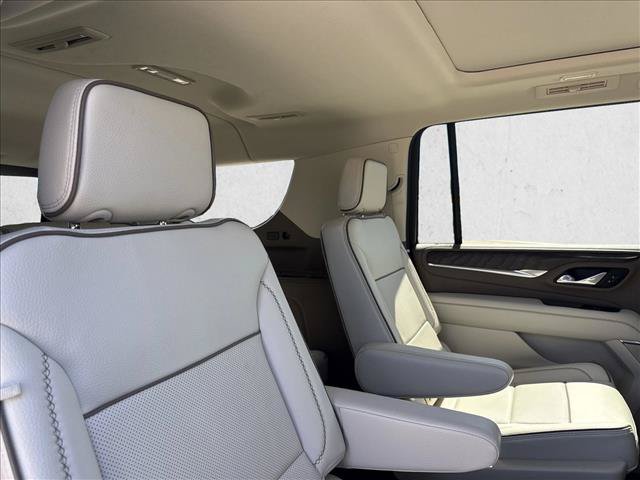 Used 2024 GMC Yukon XL Denali w/ Advanced Technology Package AWD/4WD image 17