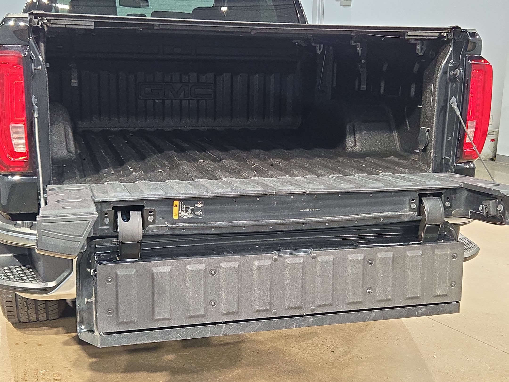 Used 2023 GMC Sierra 1500 SLT w/ SLT Convenience Package AWD/4WD image 18
