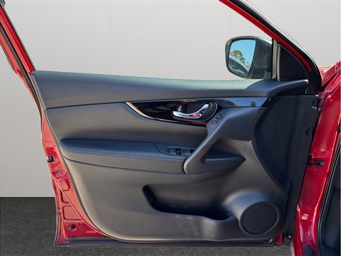 Used 2017 Nissan Rogue Sport SV image 15