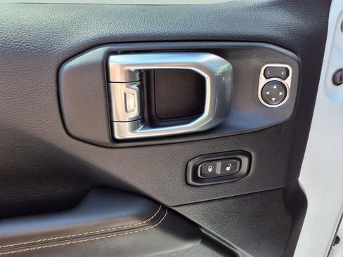 Used 2025 Jeep Gladiator Sport AWD/4WD image 14