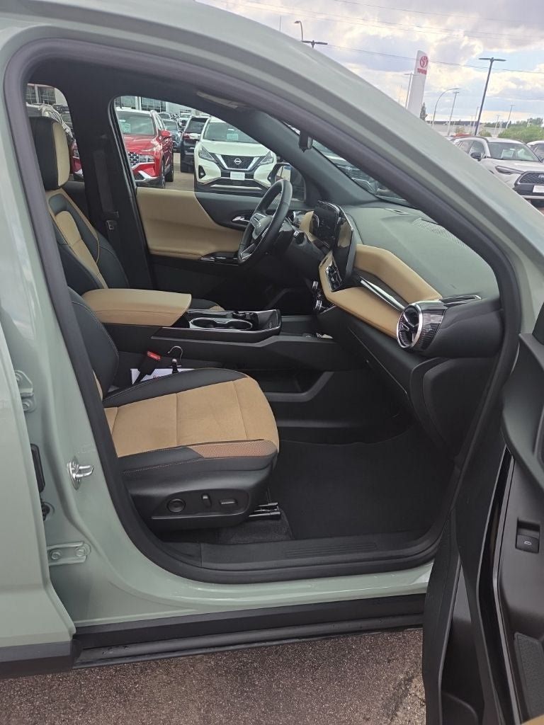 Used 2025 Chevrolet Equinox ACTIV w/ Safety and Technology Package AWD/4WD image 30