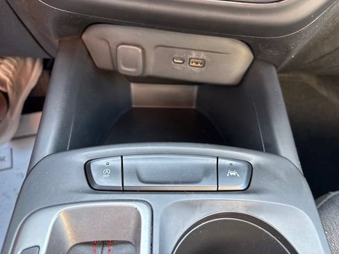 Used 2024 Chevrolet Trax RS FWD image 15