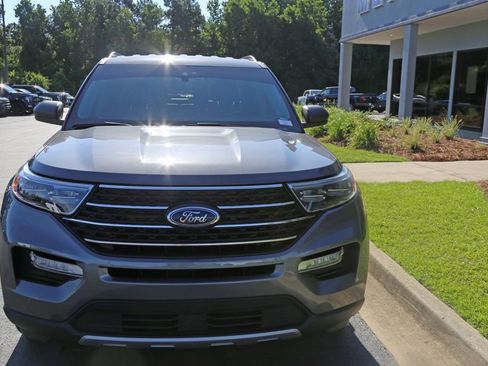 Used 2024 Ford Explorer XLT w/ Equipment Group 202A RWD image 4
