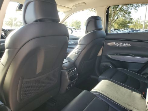 Used 2022 Genesis GV70 2.5T w/ Advanced Package image 18