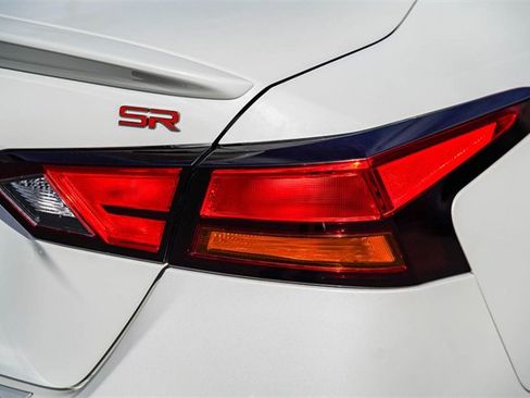 Used 2023 Nissan Altima 2.5 SR w/ SR Premium Package image 8