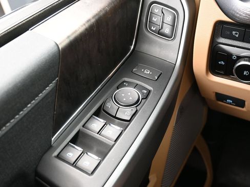 Used 2023 Ford F250 Lariat w/ Lariat Ultimate Package AWD/4WD image 25