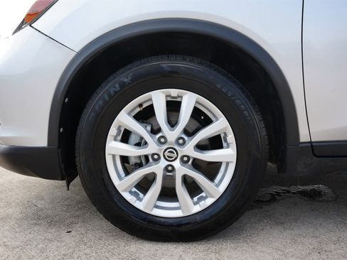 Used 2017 Nissan Rogue SV image 24