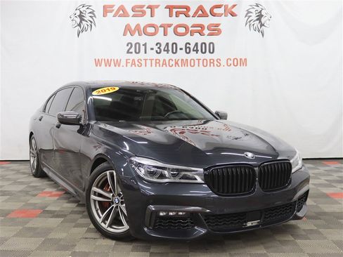 Used 2019 BMW 750i xDrive w/ Executive Package image 4