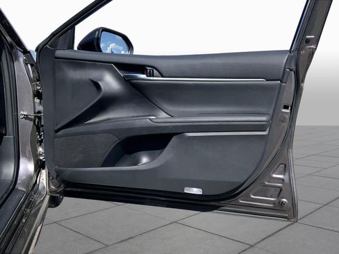 Used 2022 Toyota Camry XSE FWD image 22