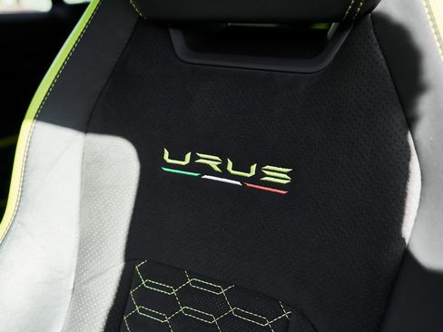 Used 2022 Lamborghini Urus AWD/4WD image 48
