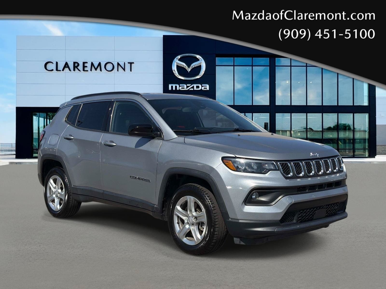 Used 2024 Jeep Compass Latitude AWD/4WD image 1
