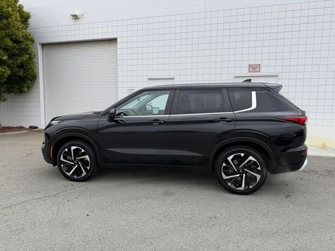 Used 2024 Mitsubishi Outlander SE FWD image 3