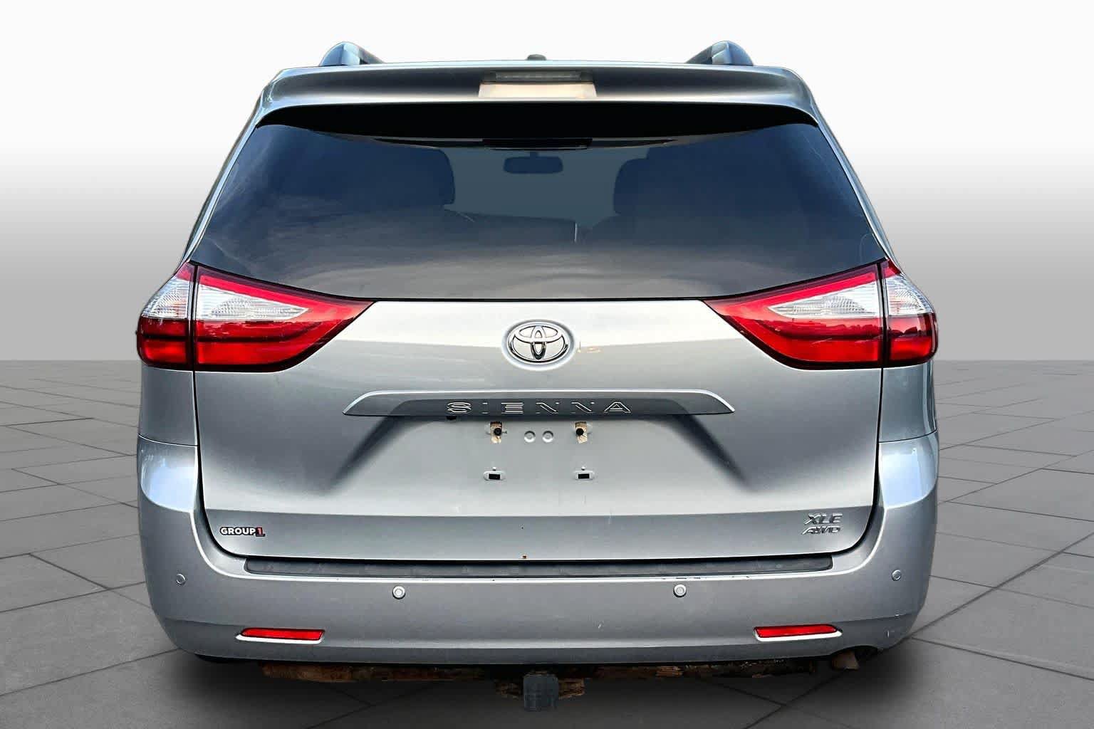 Used 2016 Toyota Sienna XLE w/ XLE Navigation Package AWD/4WD image 4