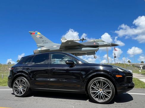 Used 2019 Porsche Cayenne AWD/4WD image 1