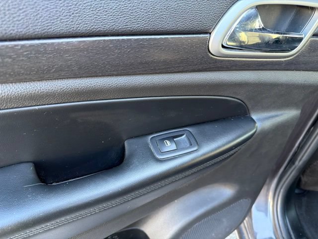 Used 2018 Jeep Grand Cherokee Altitude AWD/4WD image 25