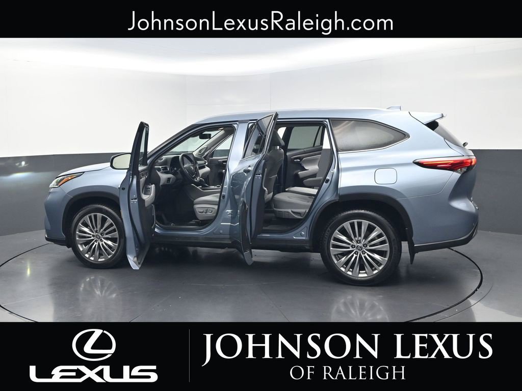 Used 2021 Toyota Highlander Platinum AWD/4WD image 37