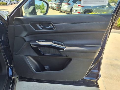 Used 2025 Nissan Pathfinder SV AWD/4WD image 25