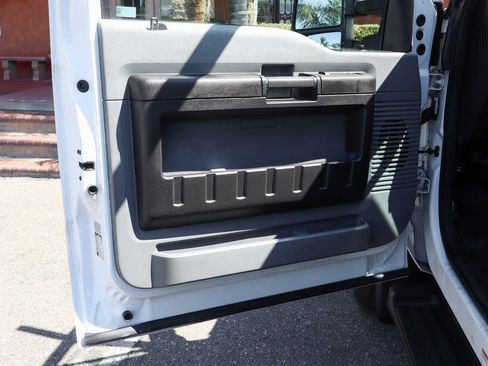 Used 2015 Ford F550 2WD Regular Cab Super Duty image 17