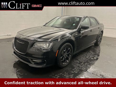 Used 2023 Chrysler 300 Touring L w/ Popular Equipment Group image 1