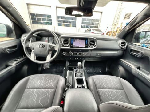 Used 2019 Toyota Tacoma TRD Off-Road image 23