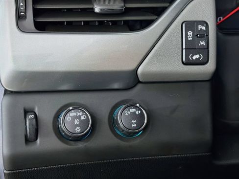 Used 2018 Chevrolet Tahoe LT w/ LT Signature Package AWD/4WD image 11