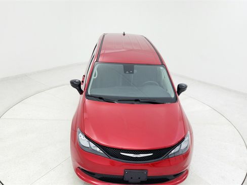 Used 2024 Chrysler Voyager LX image 19