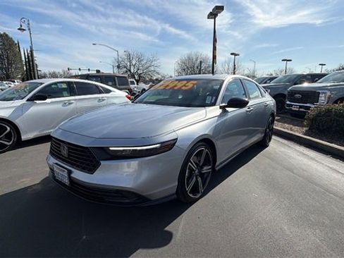 Used 2025 Honda Accord Sport image 1