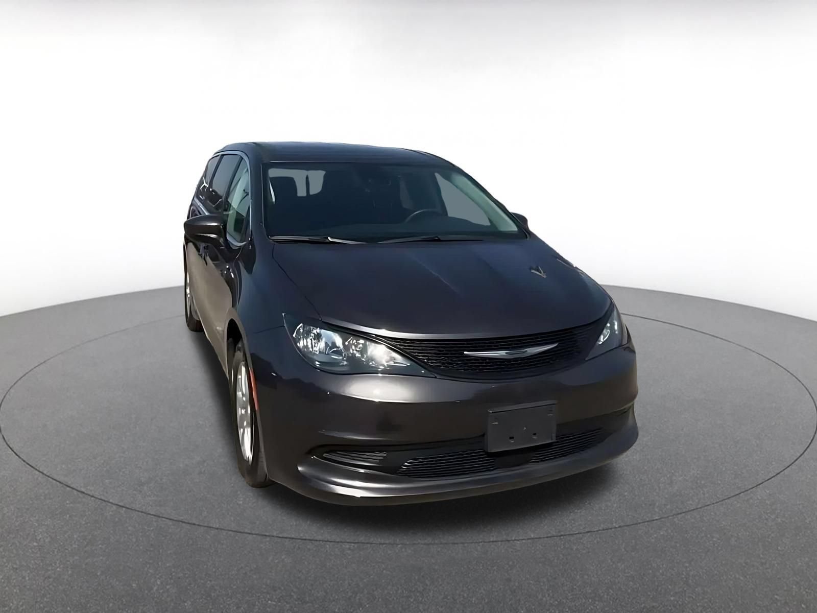 Used 2023 Chrysler Voyager LX FWD image 3