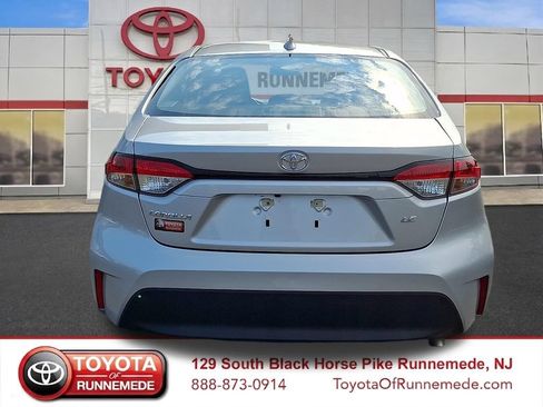 Certified 2025 Toyota Corolla LE FWD image 5