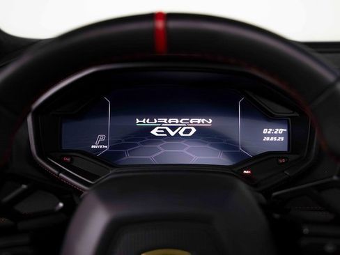 Used 2024 Lamborghini Huracan EVO image 18