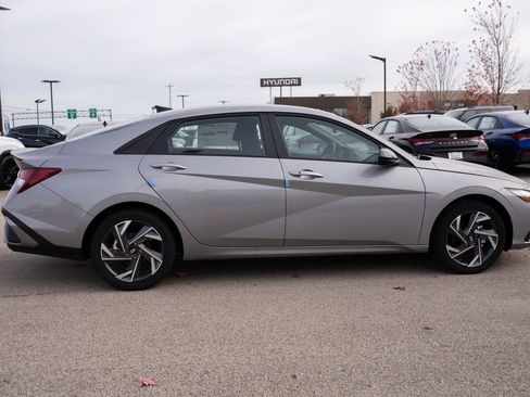 New 2025 Hyundai Elantra Sport image 8