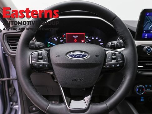 Used 2022 Ford Escape SE w/ Convenience Package FWD image 10