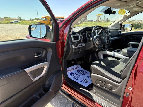 Used 2019 Nissan Titan PRO-4X AWD/4WD image 21