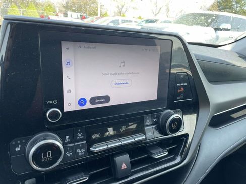 Used 2023 Toyota Highlander XLE AWD/4WD image 40