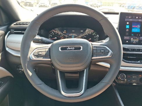 Used 2025 Jeep Compass Limited AWD/4WD image 17